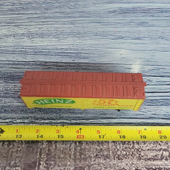 Vintage H.O scale Heinz 57 train box car yellow/red - Picture 4 of 12